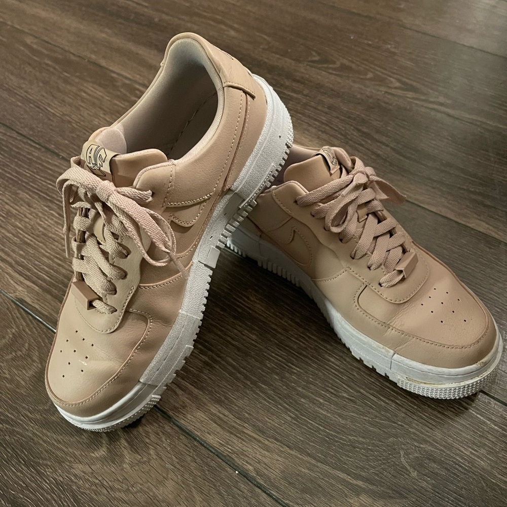 Nike Air Force 1 Pixel